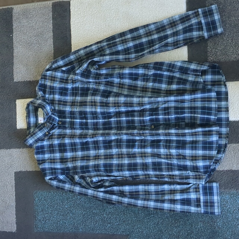 Men's old navy shirt